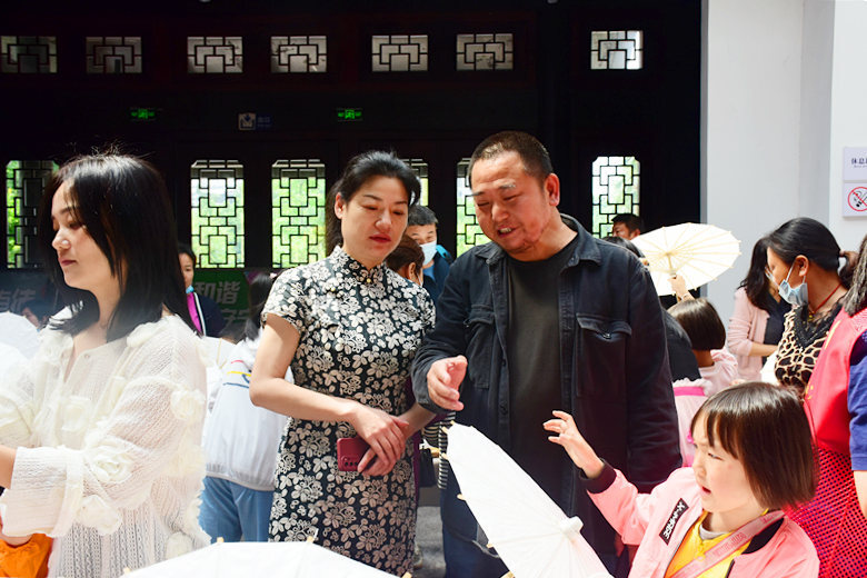 “翰墨飘香书文明 色彩斑斓绘祖国”雨湖区文化馆举办喜迎党的二十大暨庆六一活动