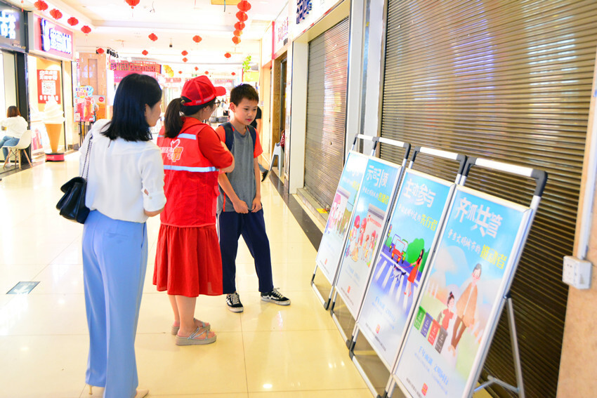 雨湖区：开展“千年雨湖 文明同行”志愿服务集中宣传活动