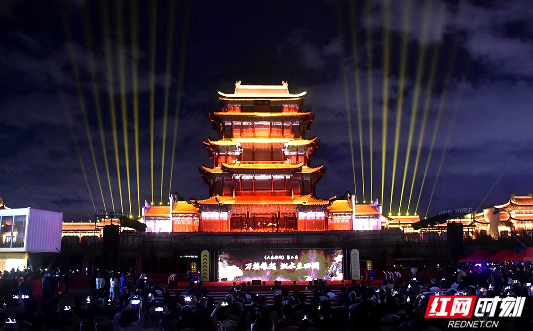 万楼·青年码头招商推介会举行 全国最大规模集装箱集市“开箱”亮相
