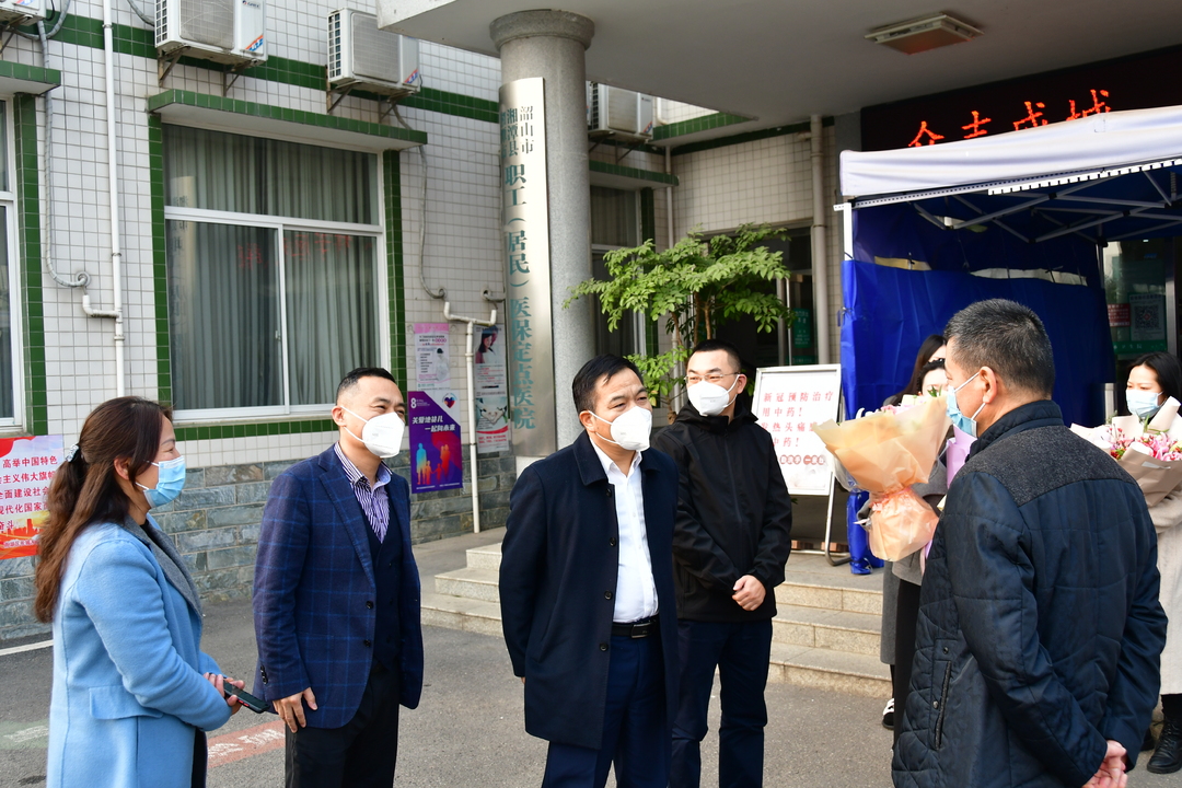 段伟长看望慰问疫情防控一线工作人员