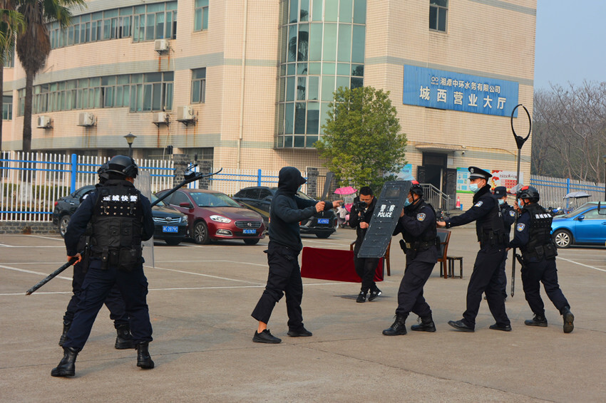 致敬人民警察节丨警企联合开展“秉公执法保驾护航、警企合作共筑平安”活动