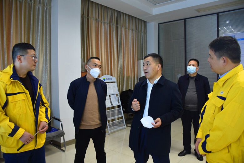 区委书记段伟长带队检查节前安全生产工作