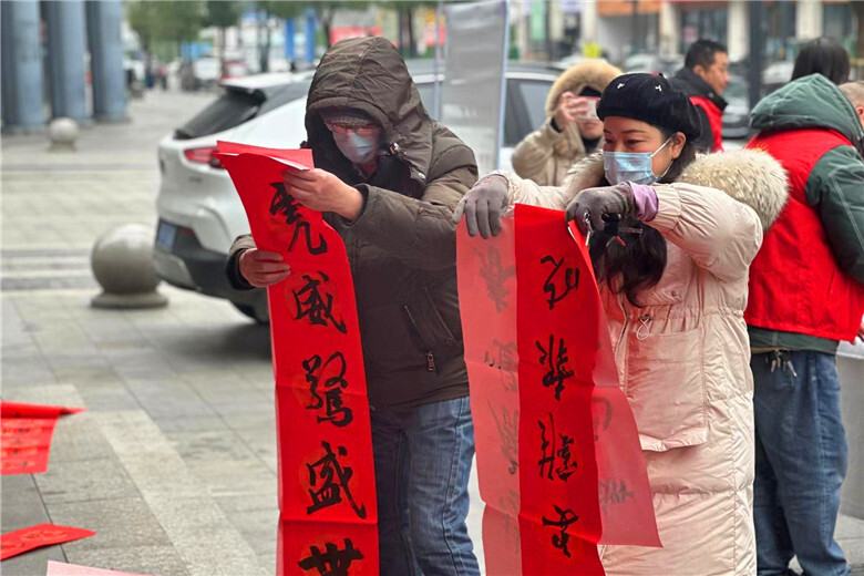 “我们的中国梦“——‘迎新春·送春联’”文化惠民活动走进白石社区