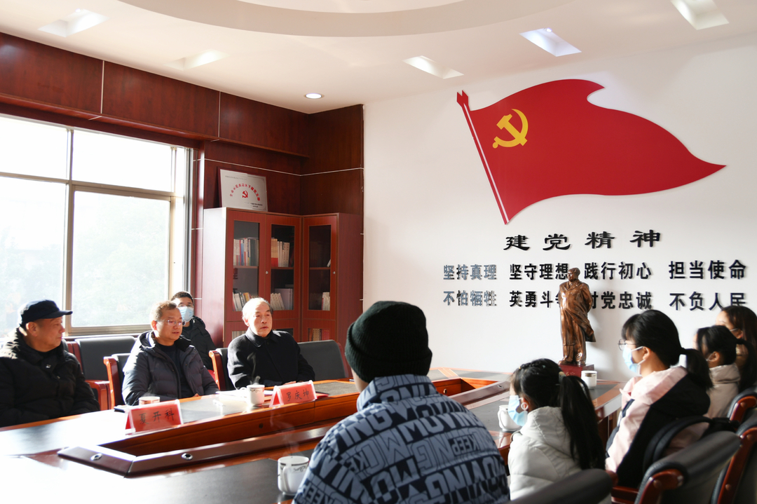 雨湖区关工委召开特困学生新春慰问座谈会