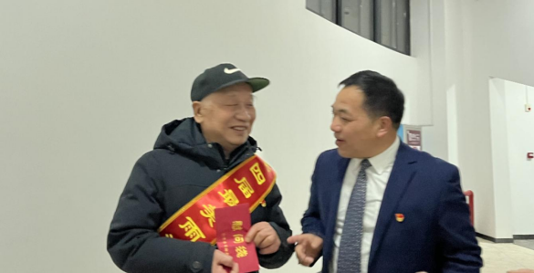 雨湖区总工会“两节”送温暖在行动