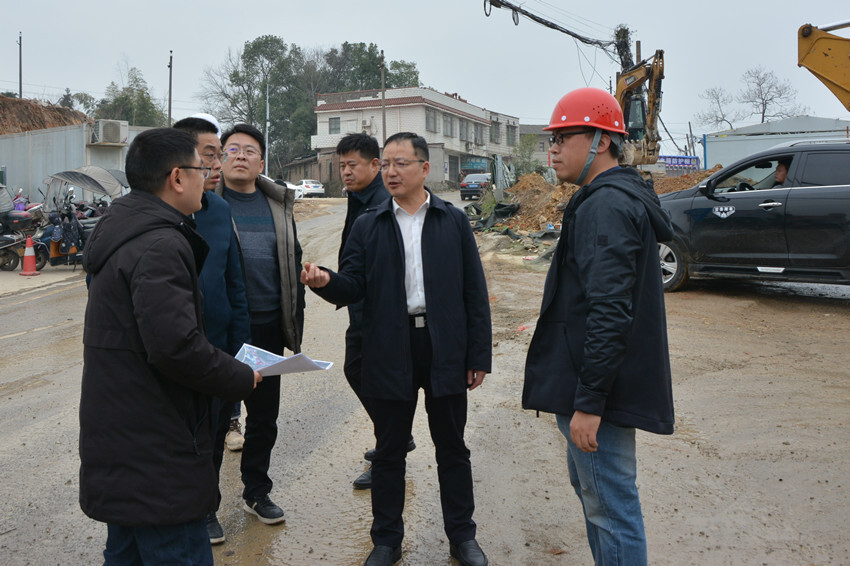 柳军辉调研园区企业和项目建设