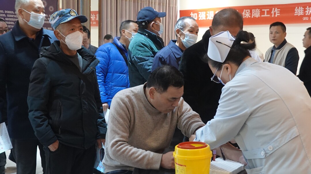 雨湖区组织开展“心连心走基层、面对面解难题”优抚医疗巡诊活动