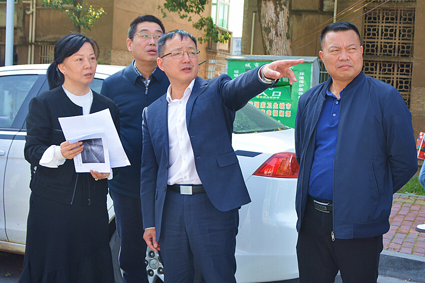 柳军辉走访服务部分重点项目和企业