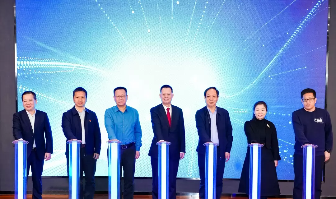 出征！“飞向北极——跟着候鸟去迁徙”大型融媒体报道团追随小天鹅“晨晨”向北极出发