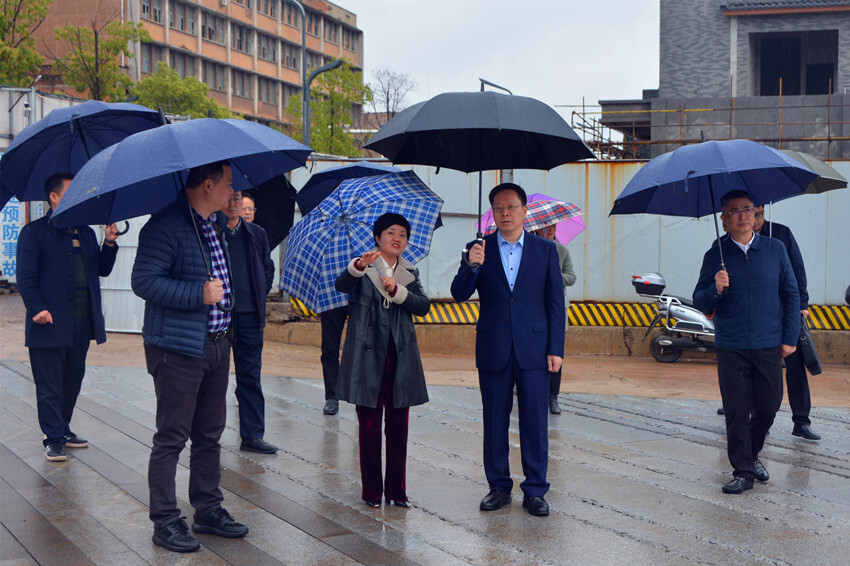 李激扬来雨湖区调研人大工作