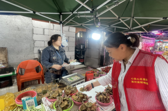 广场街道开展预防野生蘑菇中毒宣传活动