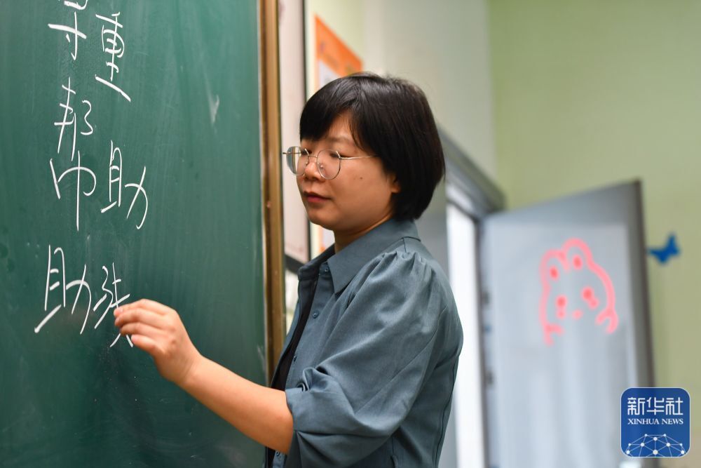 新华全媒+丨“独臂律师”扶婷：一只手也要为残疾人“撑伞”