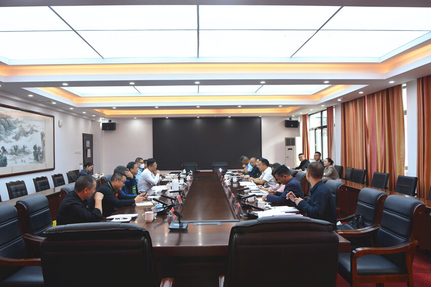 段伟长带队到辖区职校走访调研