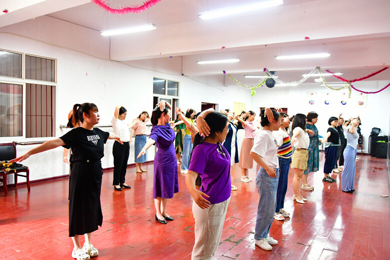 雨湖区区直部门女干部舞蹈培训班开班