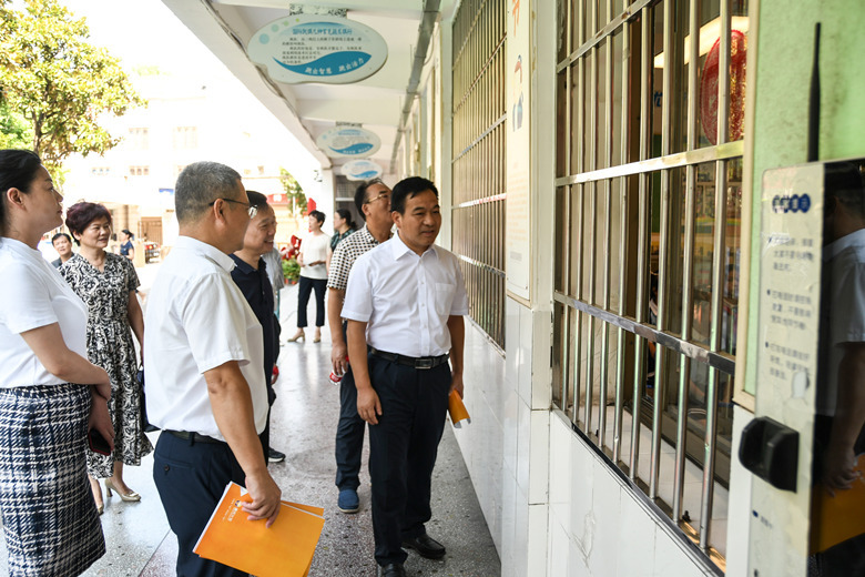 段伟长现场调研“雨湖接班娃暑期计划”落实情况