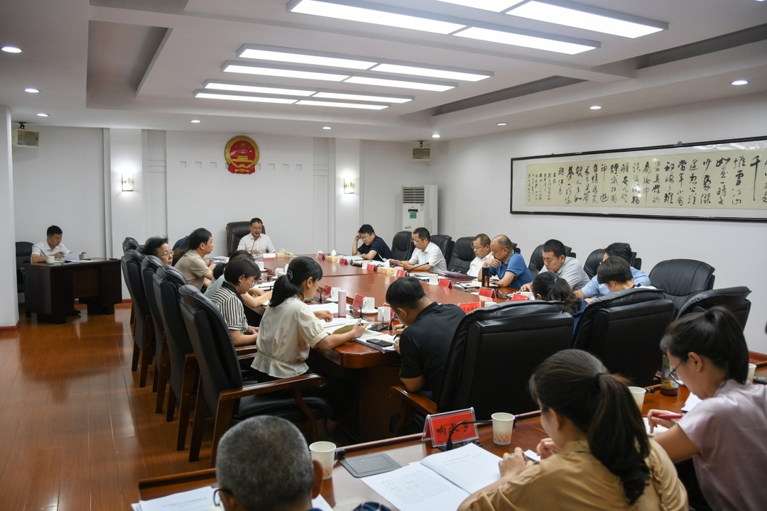 柳军辉主持召开雨湖区安全生产、经济运行专题调度会