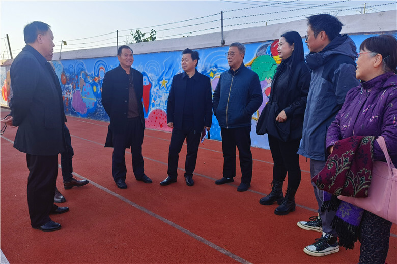 湘潭市关工委到梅花学校进行青少年美育浸润专项考察调研