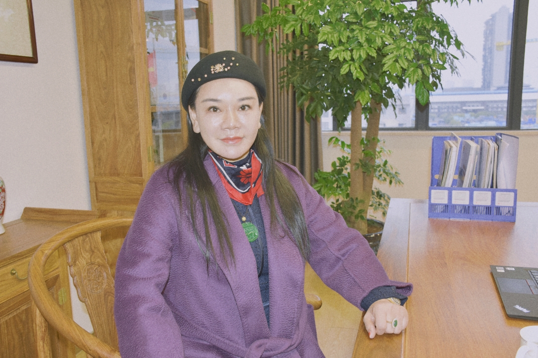 【两会进行时】委员风采丨王蓝：立足本职助力招商引资，建言献策助推经济发展