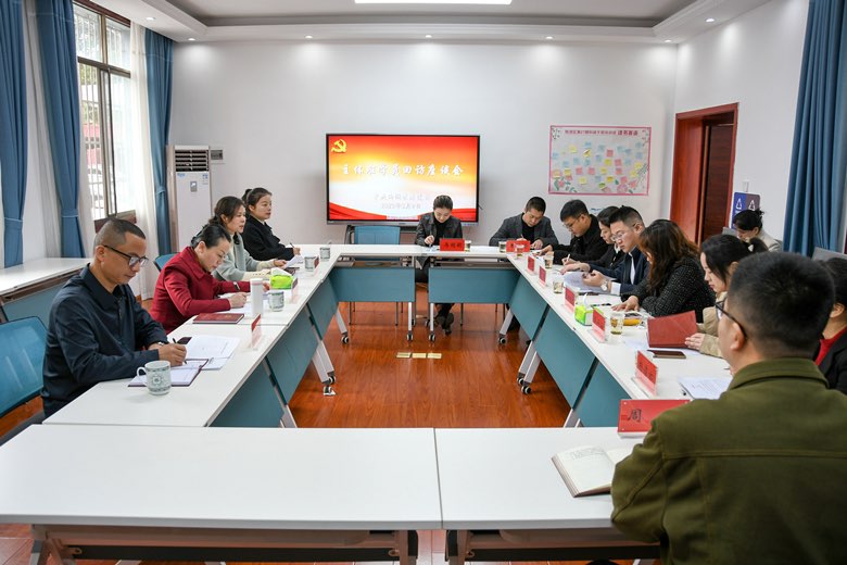 雨湖区召开主体班学员回访座谈会