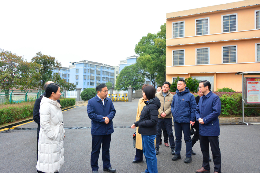 段伟长实地调研全区教育工作