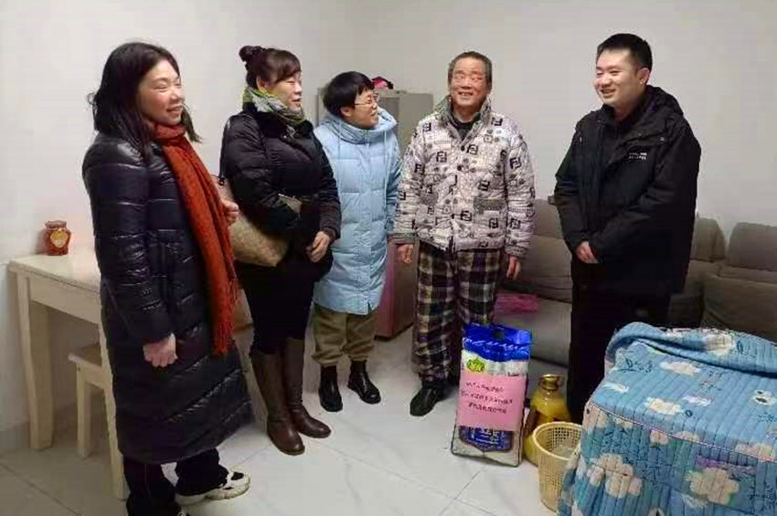 云塘街道携手爱心企业共贺新春，走访慰问退役军人与困难群众