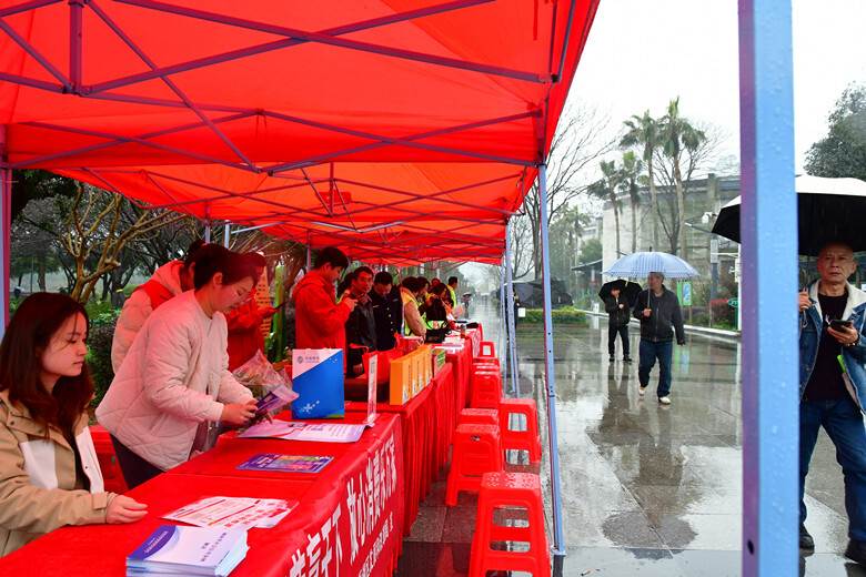 雨湖区市场监督管理局开展3·15国际消费者权益日宣传活动