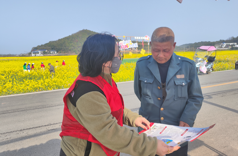 鹤岭镇：七彩油菜花节期间组织开展禁毒宣传活动