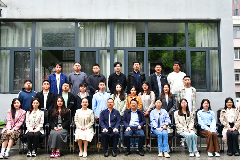 雨湖区召开新进选调生座谈会 与选调生畅谈雨湖未来
