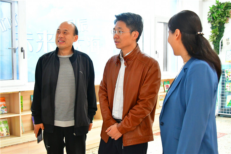 区领导到熙春路逸夫小学开展“心连心进学校 面对面解困惑”调研