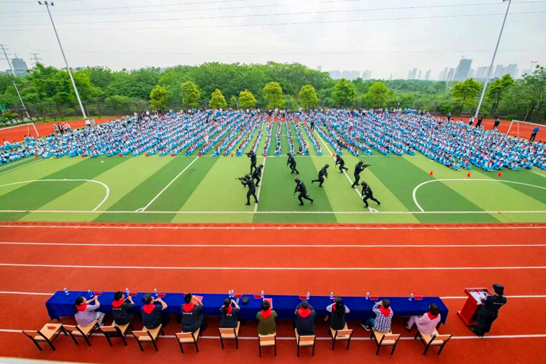 湘潭市公安局巡特警支队走进风车坪建元学校