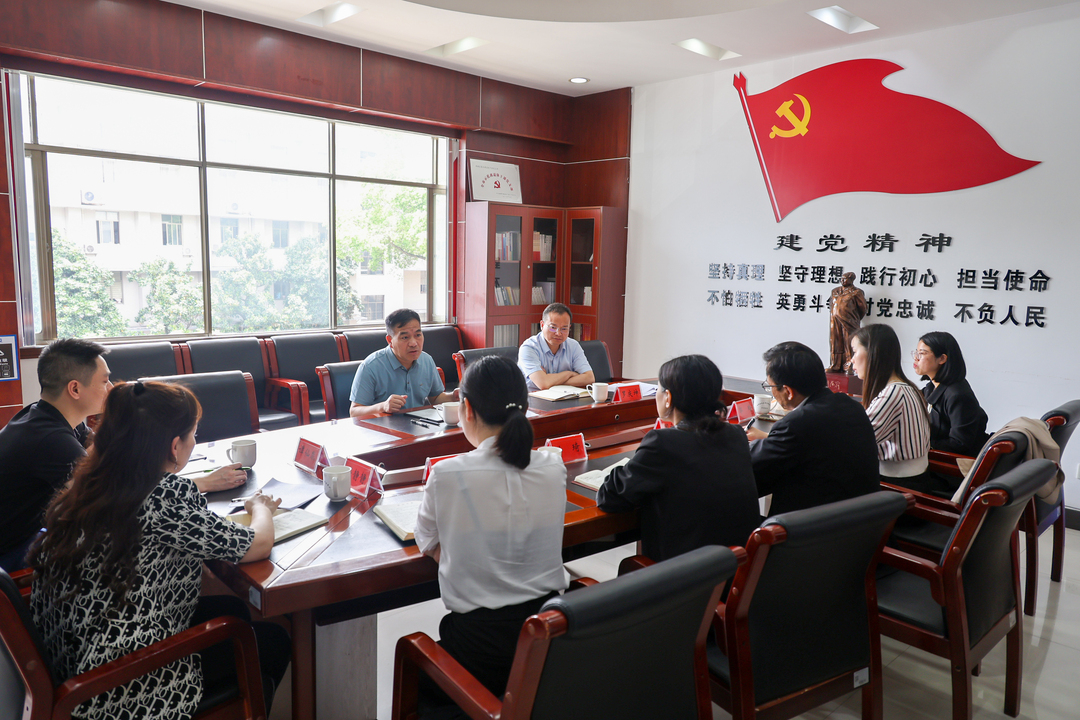 雨湖区召开市派挂职干部交流座谈会