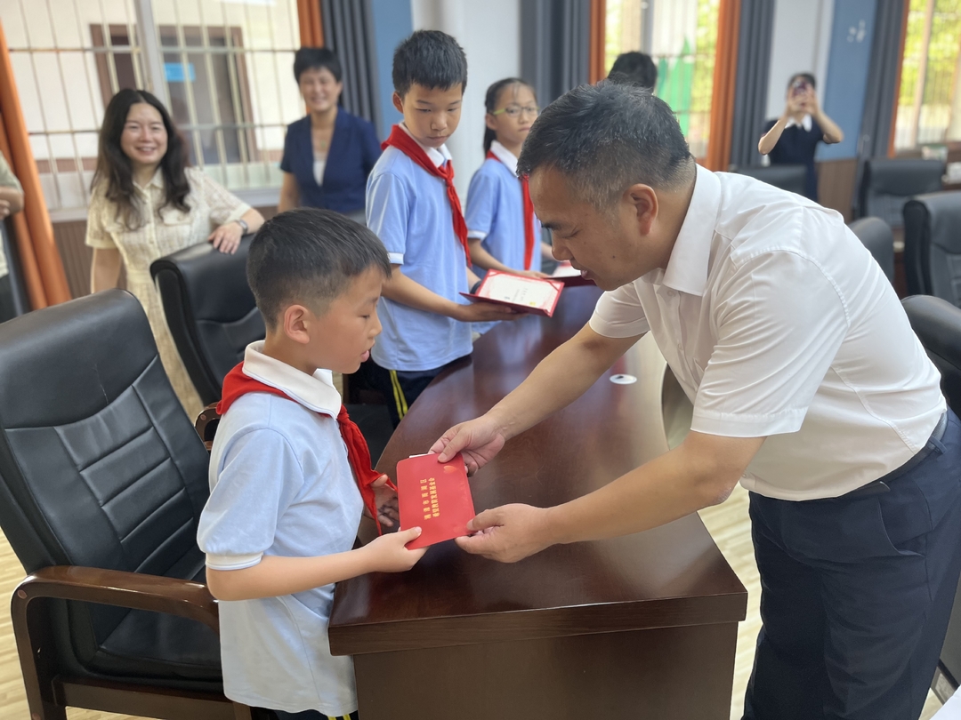 “六一”将至，区委书记段伟长到金庭宝庆路学校走访慰问