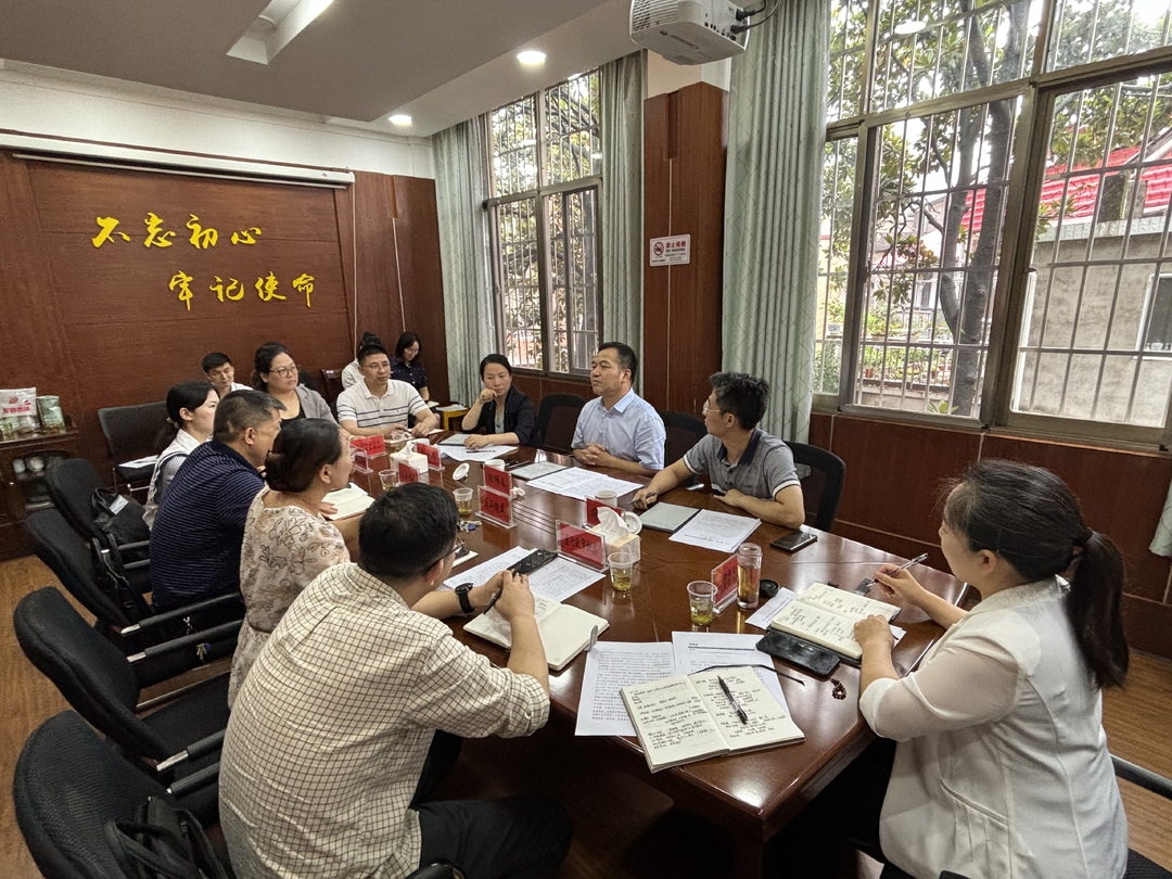 段伟长调研“扁平化”健康服务工作