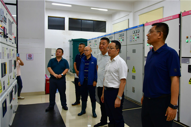 柳军辉深夜调研各指挥所迎洪峰备战情况