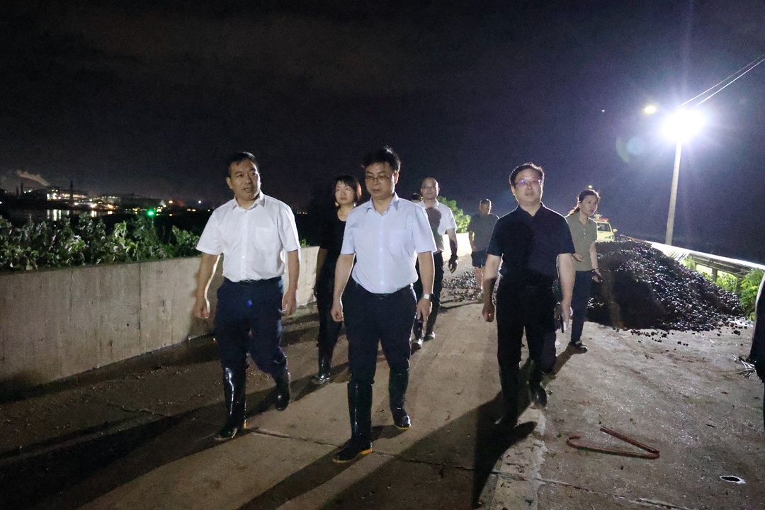 市领导到雨湖区督导防汛工作