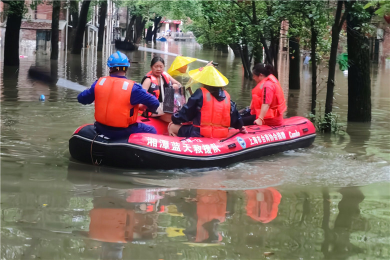 闻汛而动 雨湖区众志成城迎洪峰