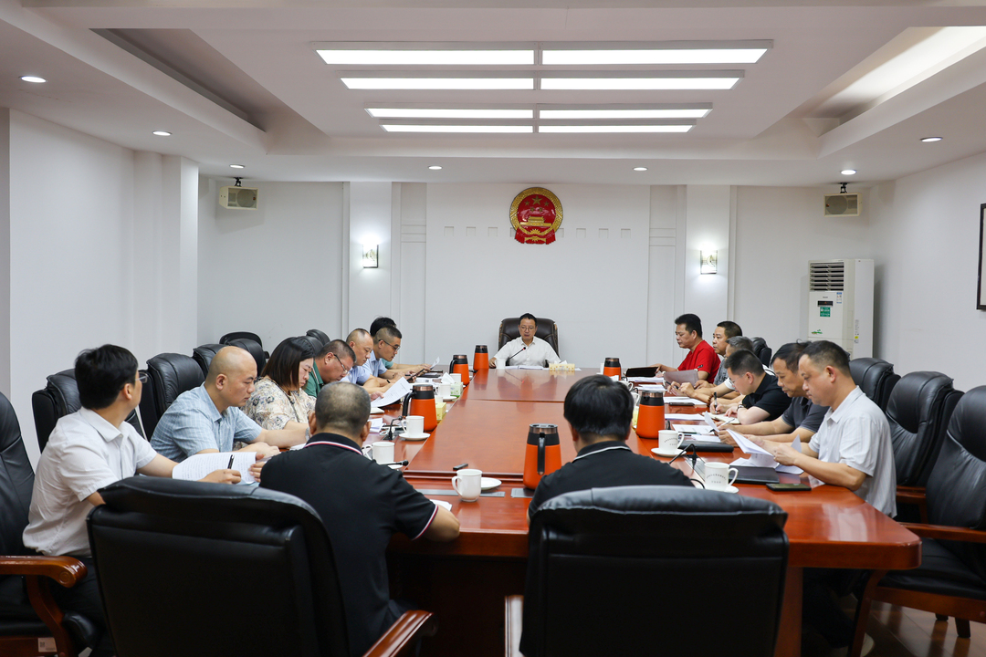 柳军辉主持召开雨湖区空气质量改善专题调度会