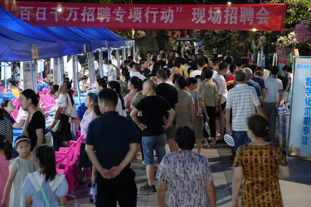 视频丨雨湖区成功举办“百日千万招聘专项行动”首场招聘会