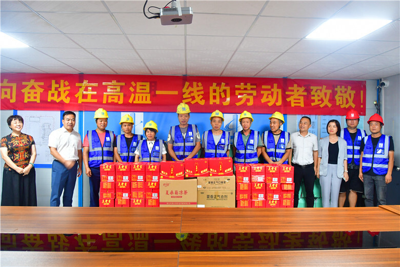 段伟长带队督导风车坪学校东校区项目进度、慰问项目一线工作人员