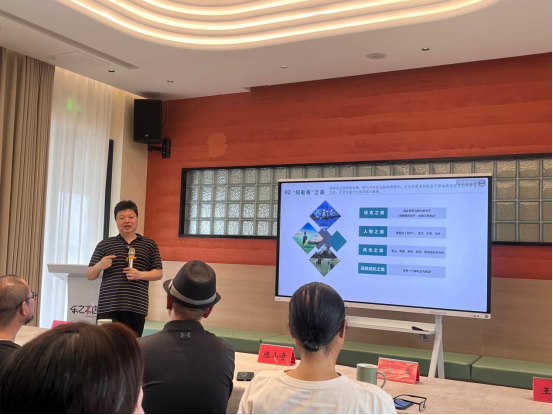 观湘门上闻书声 共读共品“阿勒泰”