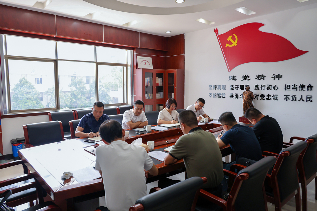 段伟长主持召开区属国有企业工作调研座谈会