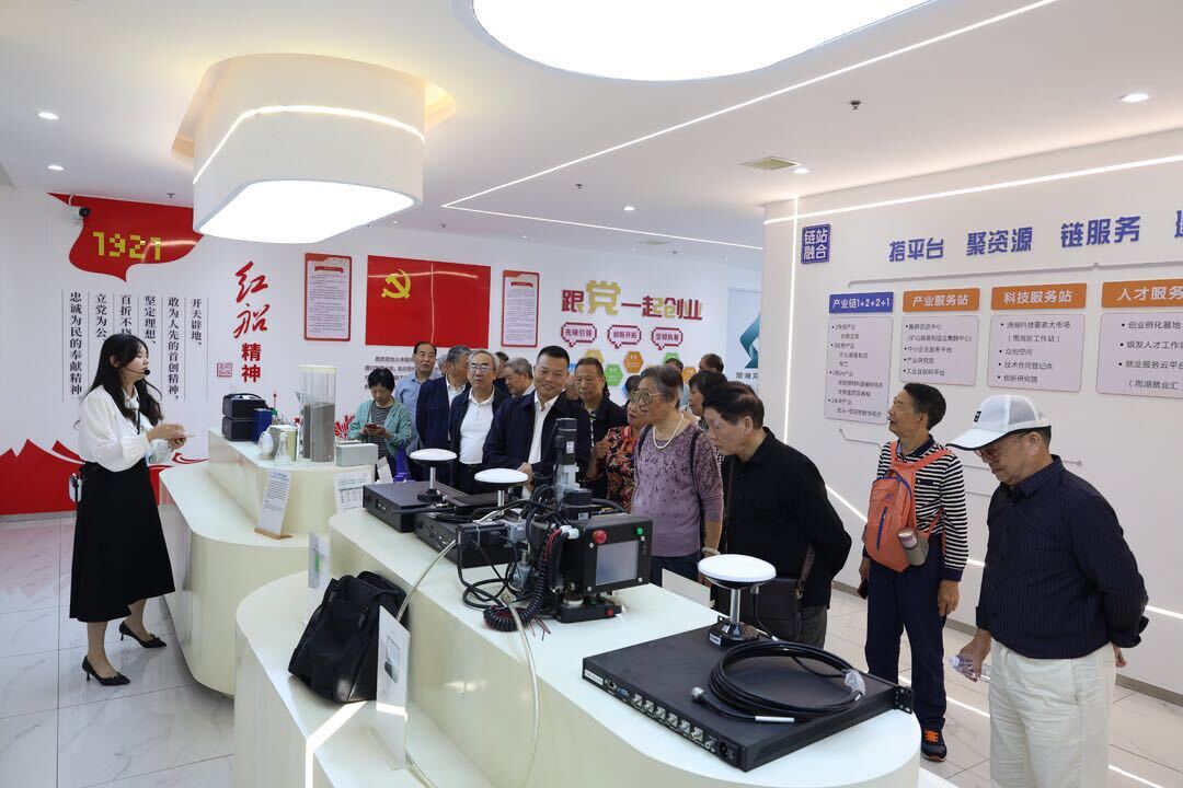 雨湖区老干部：参观雨湖新变化，共谋雨湖新发展