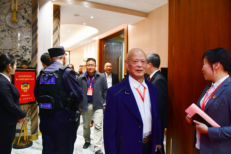 【两会时刻】219名政协委员报到，他们已带好提案准备上会