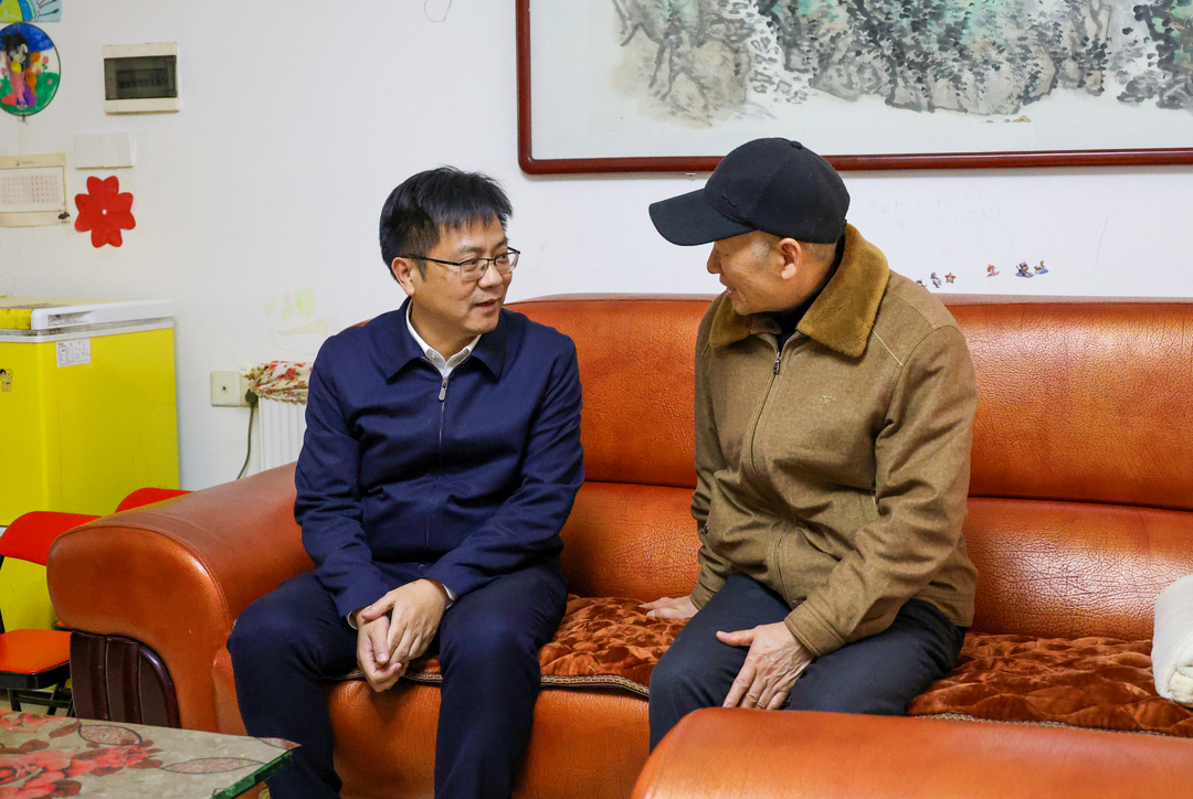 陈小平走访慰问离退休老干部