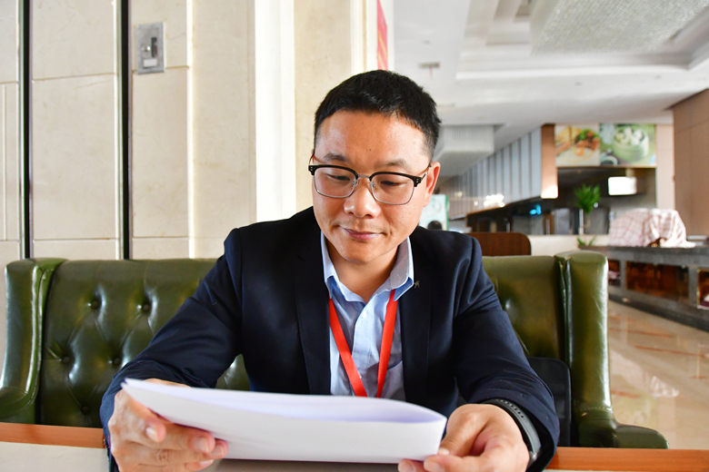 【两会时刻】委员风采丨李卫飞：主笔区政协议政性调研报告，力推村集体经济发展