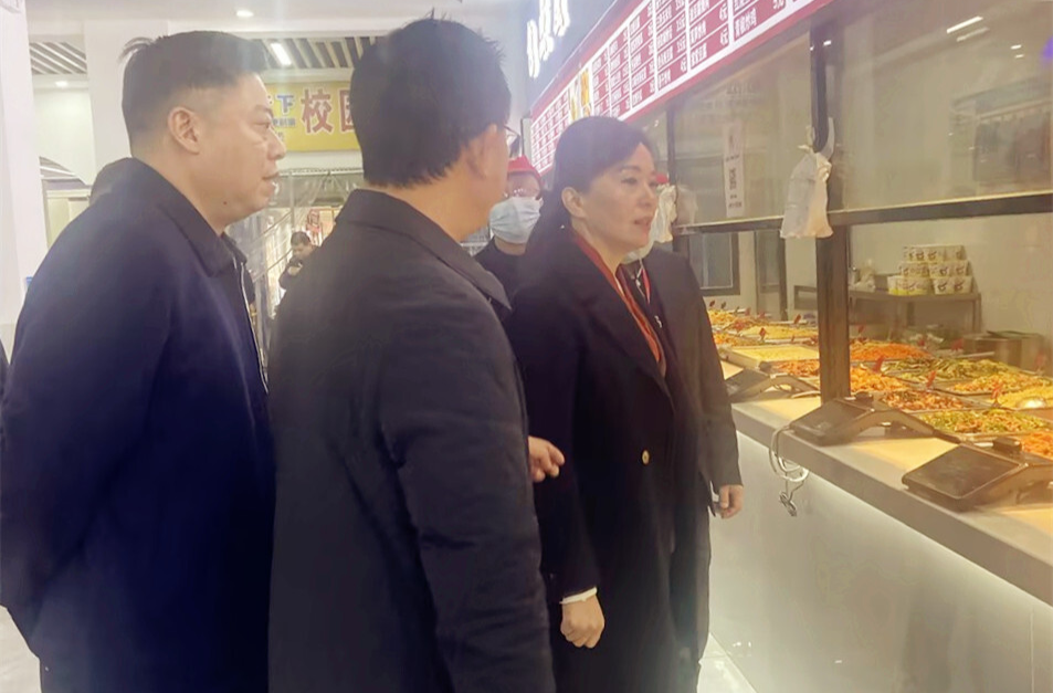 区领导开展食品安全“两个责任”包保督导工作