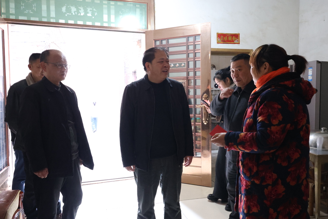 春节前夕，区领导开展走访慰问活动