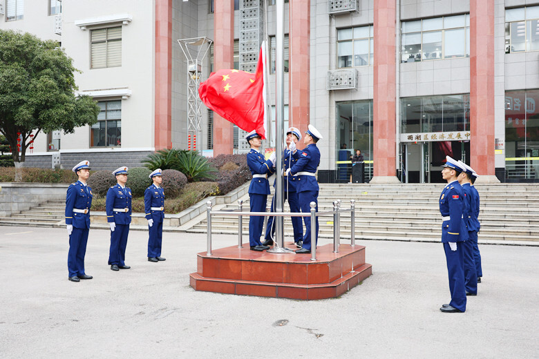 视频丨蛇年首个工作日 雨湖区举行升旗仪式鼓干劲