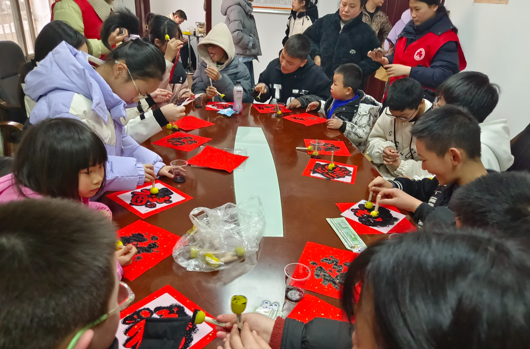 瞻岳门社区公益课堂：开启新学期前的温暖时光