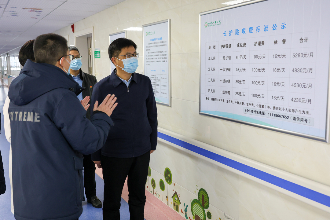 陈小平调研雨湖区卫健工作